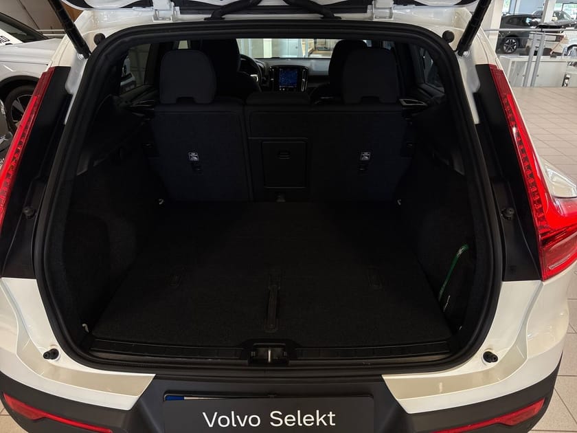 Bild 4 av Volvo EX40 Twin Motor Performance Plus Edt 🟤, Parkeringskamera 360, Navigation, Tonade rutor, Dragkrok halvautomatisk