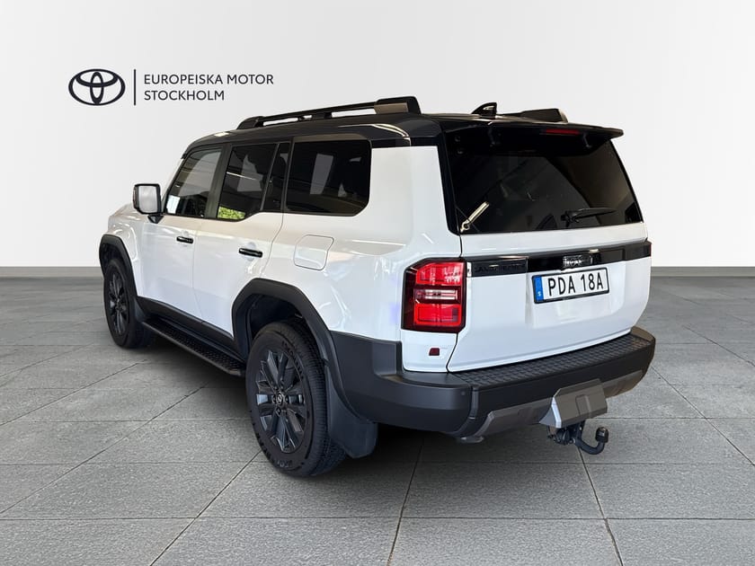 Bild 3 av Toyota Land Cruiser 250 V-Hjul, PANO & 7-sits