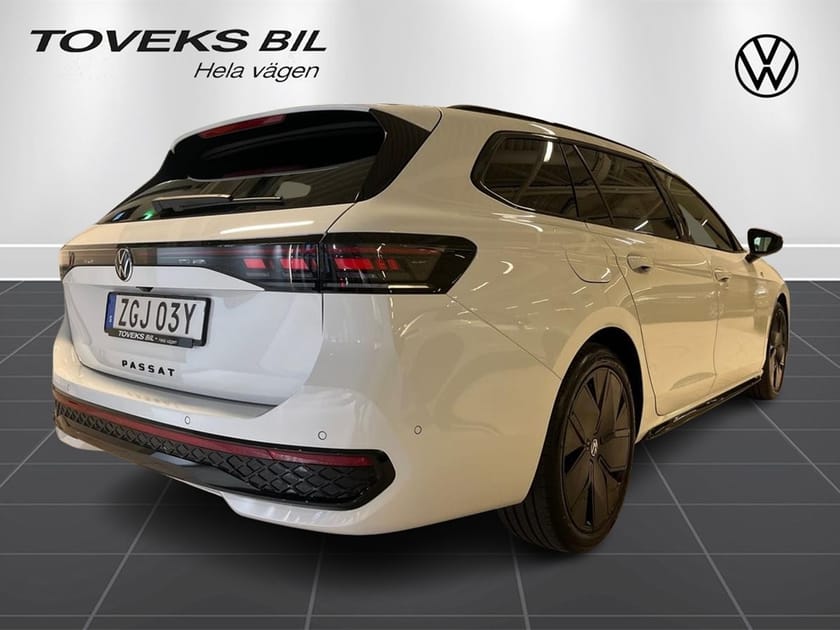 Bild 3 av Volkswagen Passat Sportscombi R-Line Signature 2.0 TDI 193hk 4motion I DEMO