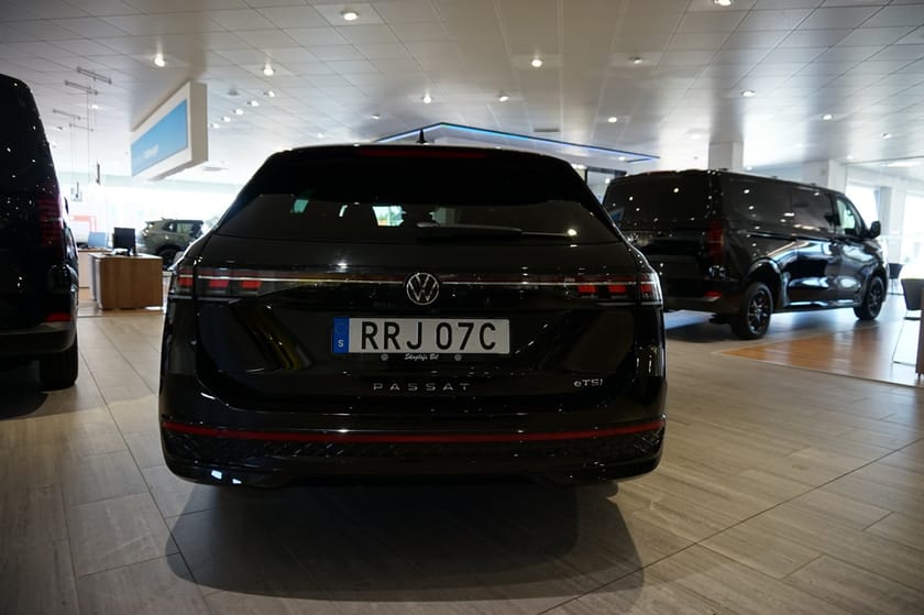 Bild 4 av Volkswagen Passat Sportscombi R-LINE 1.5 eTSI 150 Drag/Värmare