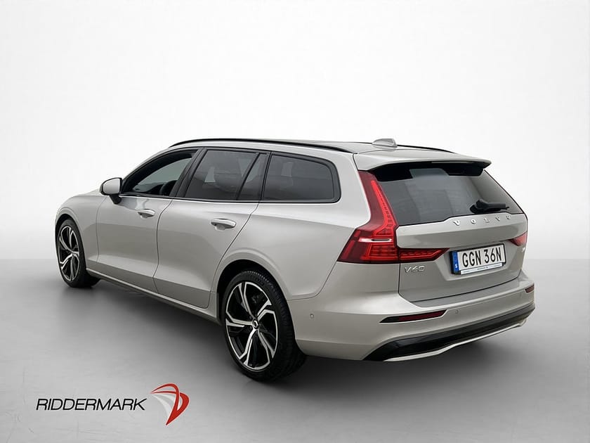Bild 5 av Volvo V60 B4 Ultimate Dark B&W Pano 360° HuD *SE SPEC*