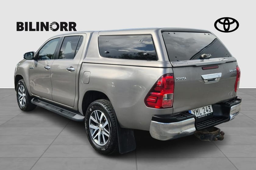 Bild 5 av Toyota Hilux Dubbelhytt D-CAB 2,4D AUTO 4WD PREMIUM SKINNKLÄDSEL