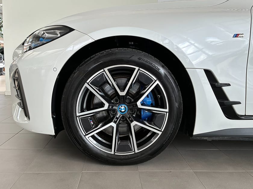 Bild 4 av BMW i4 M50 xDrive Gran Coupé M Sport HiFi Drag Taklucka Comfort Access