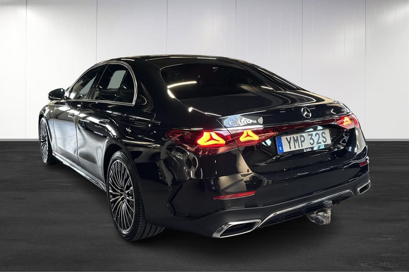 Bild 3 av Mercedes-Benz E 300 e 4MATIC 300e 4 MATIC AMG Superscreen Dragkrok Burmester Moms