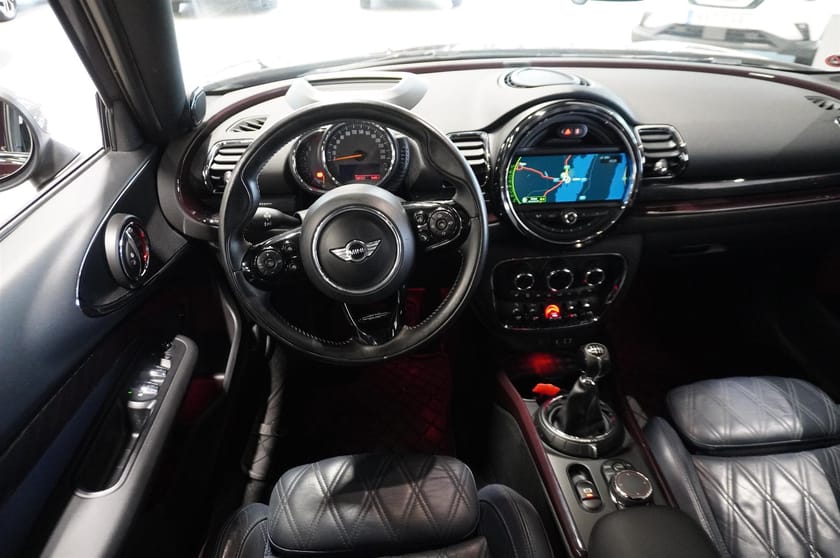 Bild 2 av MINI Cooper Clubman 136hk Manuell Chili H K Elstol Läder HUD Navi Kamera Aktivfarthållare