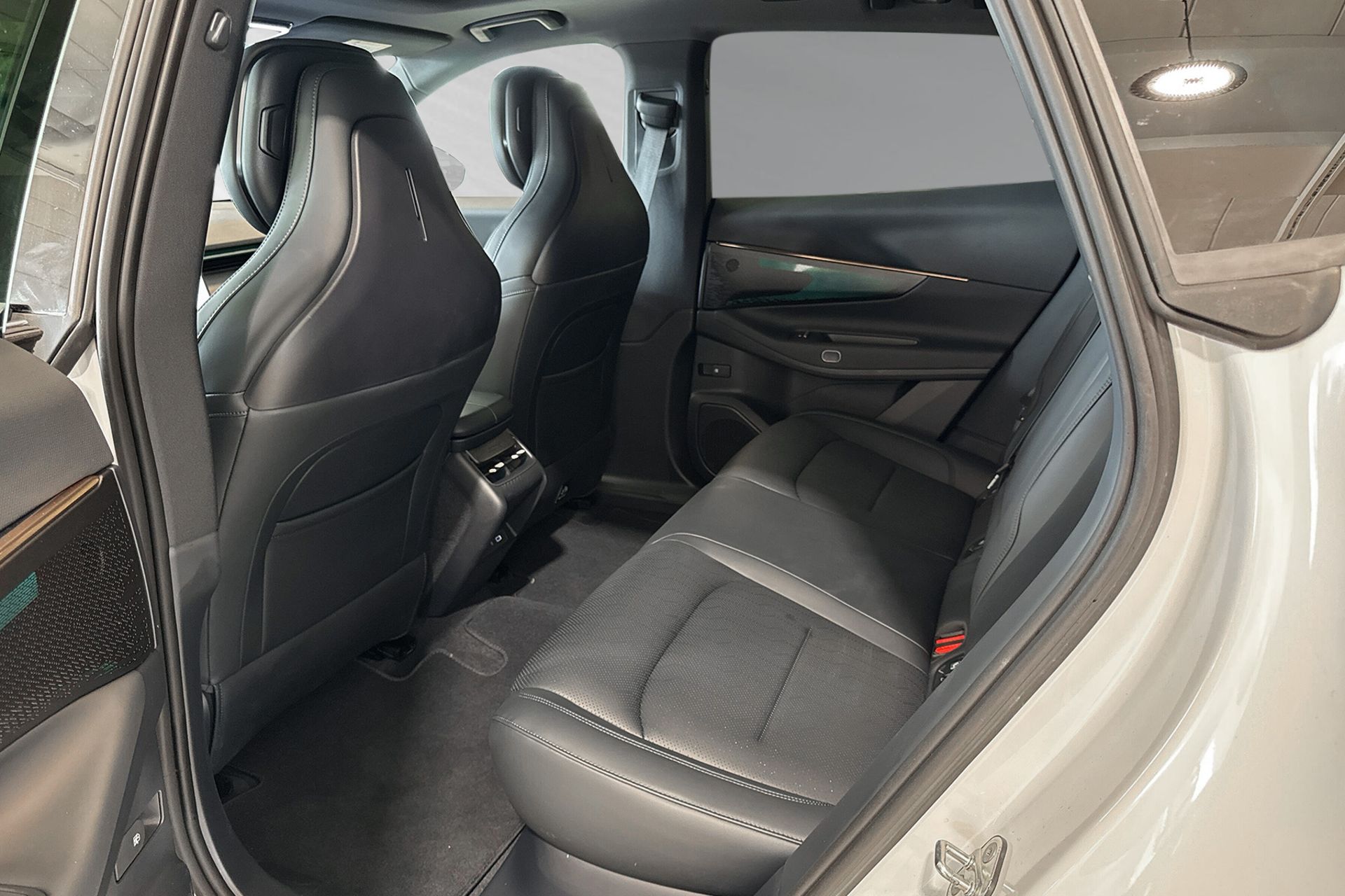 Lynk & Co 08 PHEV 2025, bild 7/10