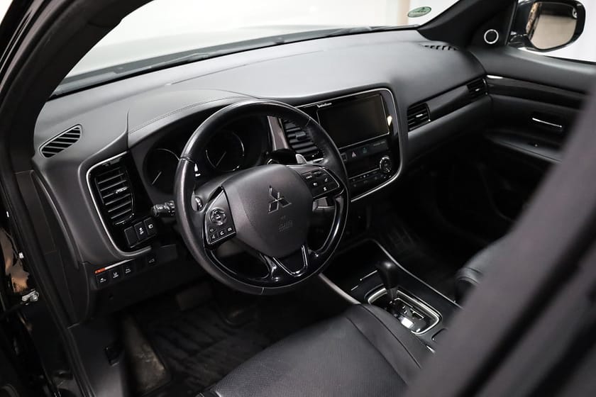 Bild 5 av Mitsubishi Outlander 2.2 Di-D 4WD Onyx 7-sits / Taklucka / Rattvärme