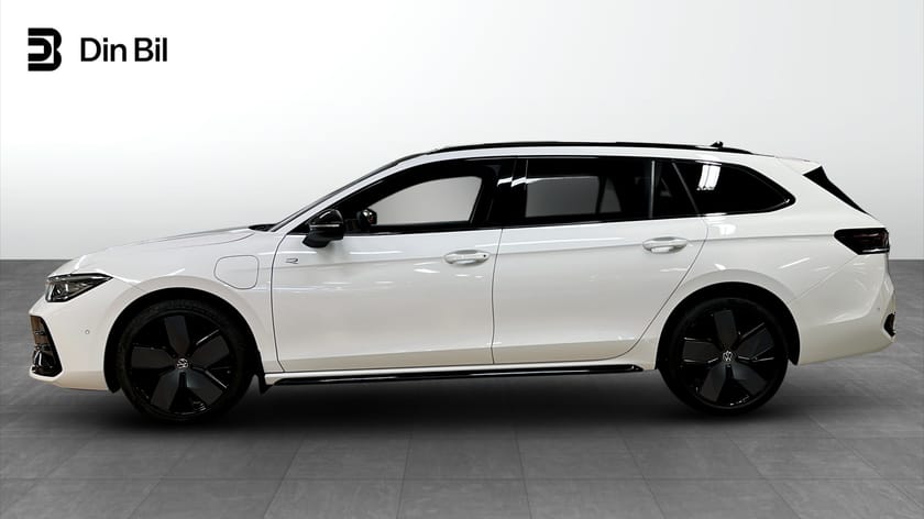 Bild 2 av Volkswagen Passat Variant eHybrid 272hk DSG/R-Line Signature/Drag/Panorama