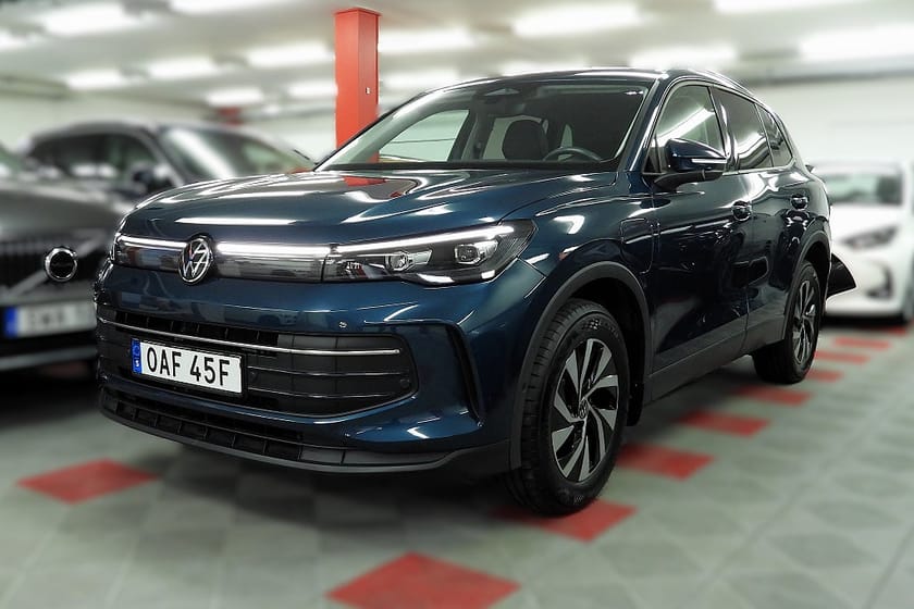 Bild 1 av Volkswagen Tiguan eHybrid 1.5 TSI Life SoV Hjul 120km Räckvidd Värmare