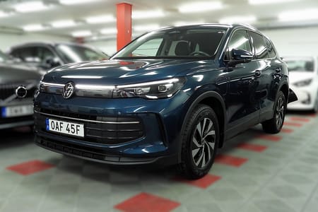 Volkswagen Tiguan eHybrid 1.5 TSI Life SoV Hjul 120km Räckvidd Värmare