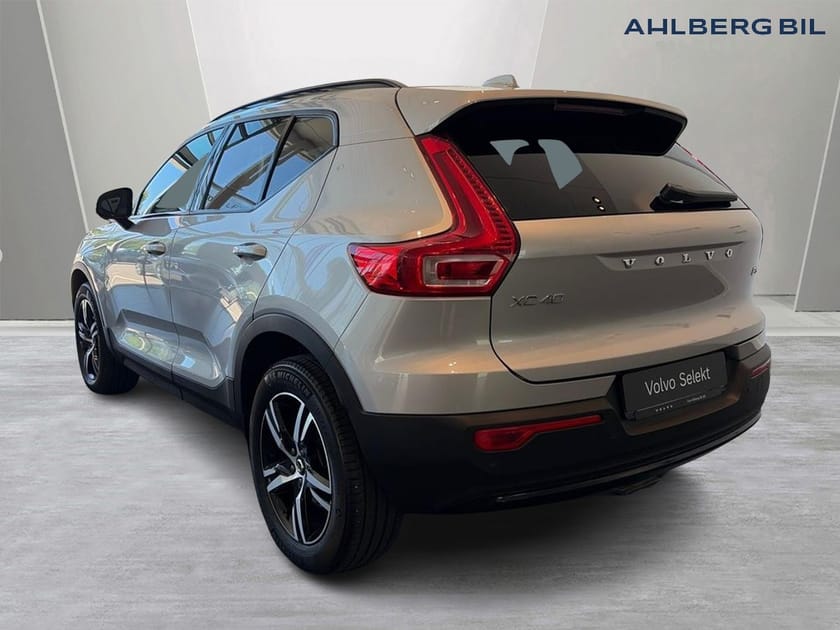 Bild 3 av Volvo XC40 B3 FWD Bensin Plus Dark. Backkamera, Navi, Adaptiv farthållare,  Programmerbar bränslevärmare,  Rattvärme