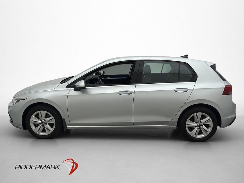 Bild 5 av Volkswagen Golf 1.0 110hk eTSI Ambient P-Sensorer Rattvärme