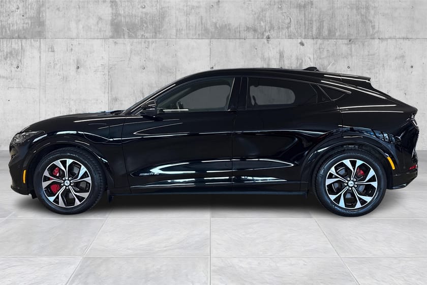 Bilde 2 av Ford Mustang Mach-E Standard Range AWD / Premium / Serviceavtale  / Soltak / 360-kamera