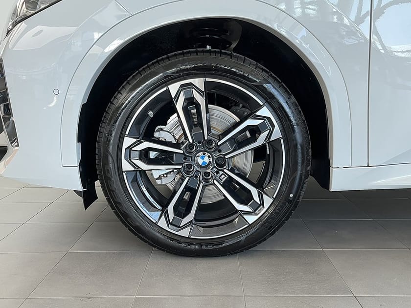 Bild 4 av BMW iX2 xDrive30 M Sport Drag Rattvärme Tonade Rutor