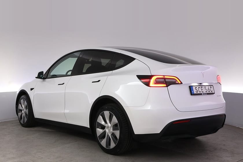Bild 4 av Tesla Model Y Long Range AWD Autopilot Panorama