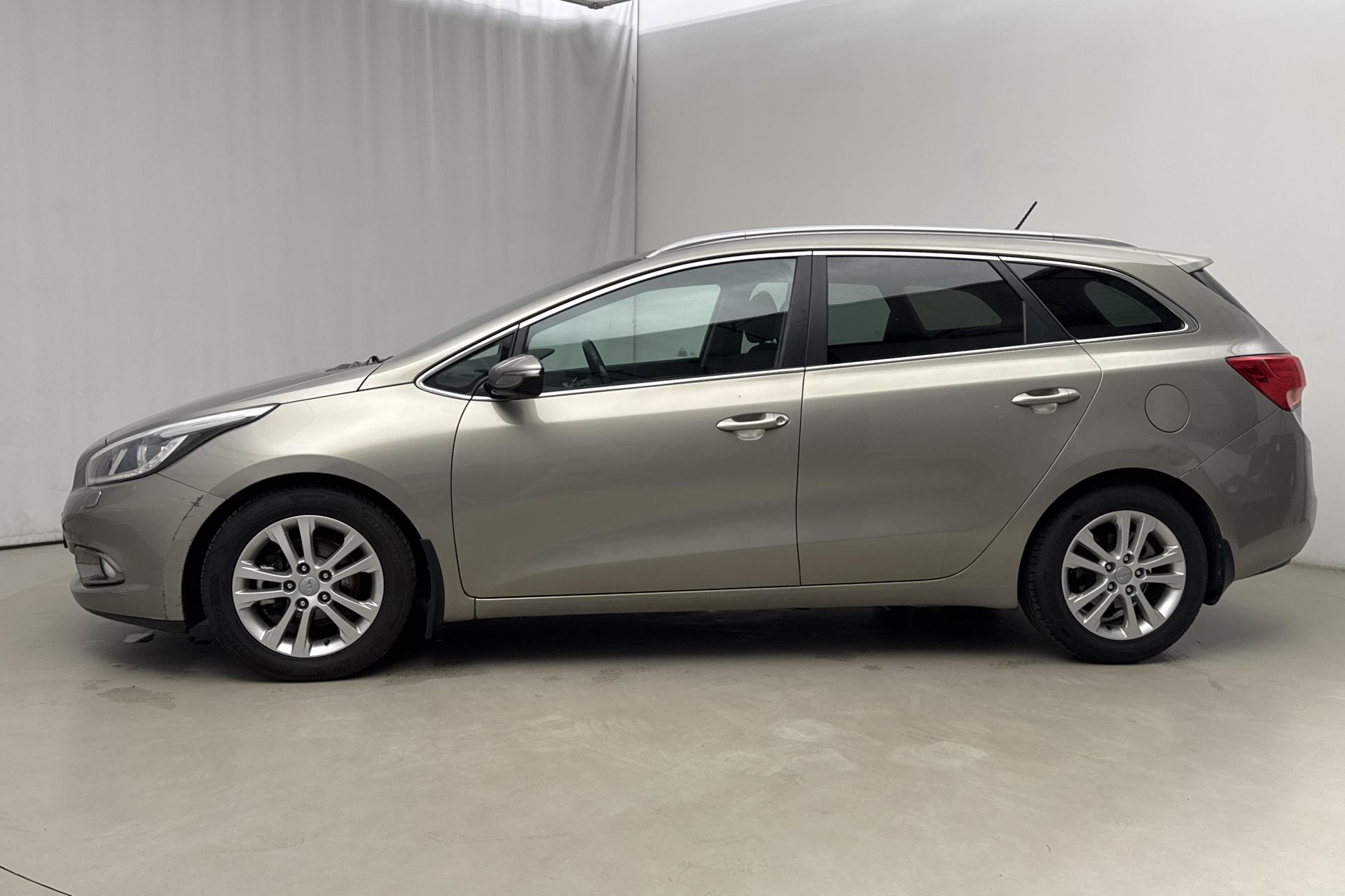 Kia Ceed 1.6 CRDi 2013, bild 2/10
