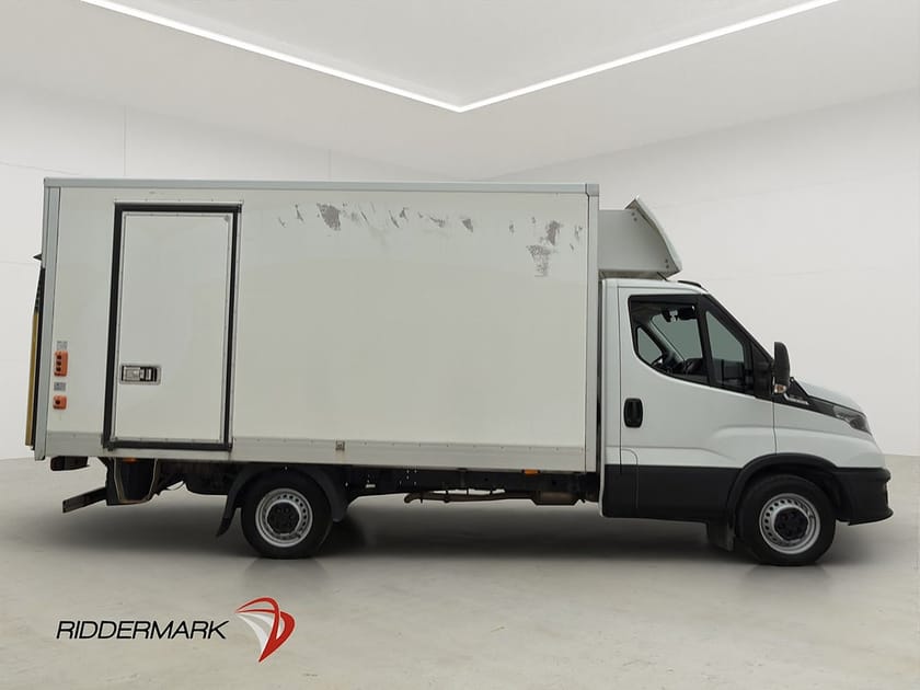 Bild 2 av Iveco Daily 35-140 Chassi Cab 2.3JTD Bakgavellyft Värmare Sidodörr Kamera Moms