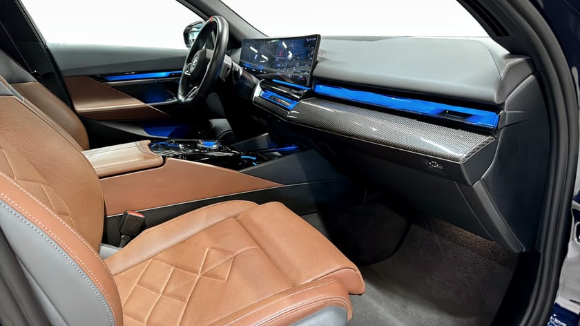 Bild 3 av BMW i5 M60 xDrive Touring M Sport Pro Bowers/Wilkins Kolfiberpaket SE SPEC*