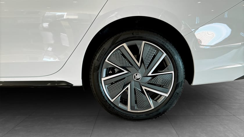 Bild 4 av Škoda Superb iV Kombi COMBI SPORTLINE 1,5 TSI 204 HK 6 VXL DSG