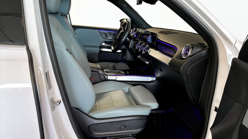 Bild 3 av Mercedes-Benz EQB 300 4MATIC AMG line  3,95% räntekampanj