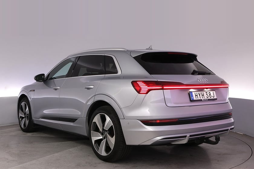 Bild 4 av Audi e-tron 50 quattro S-line Pano 360 B&O Elstol Navi Drag