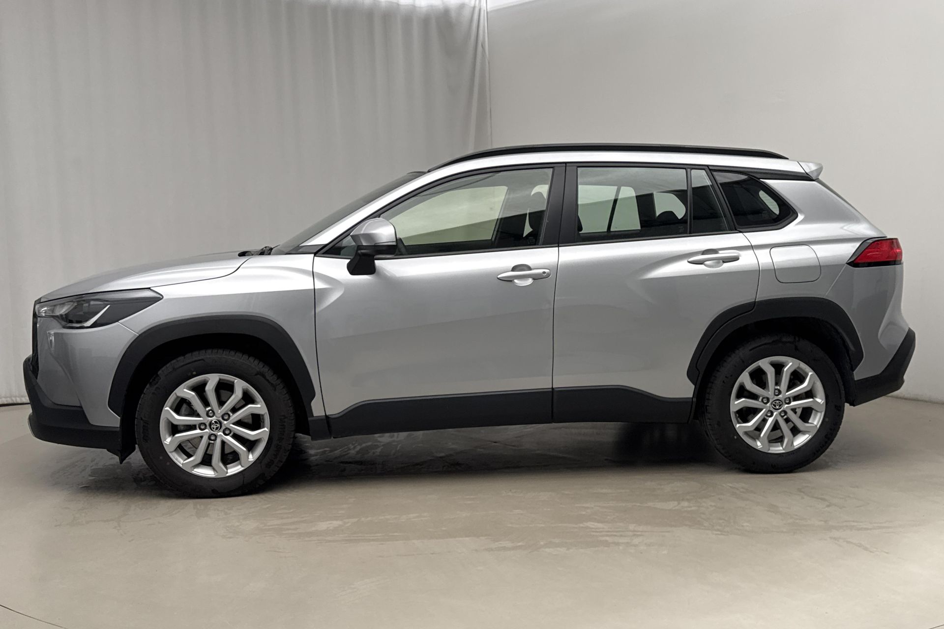 Toyota Corolla Cross Hybrid AWD-i 2025, bild 2/10
