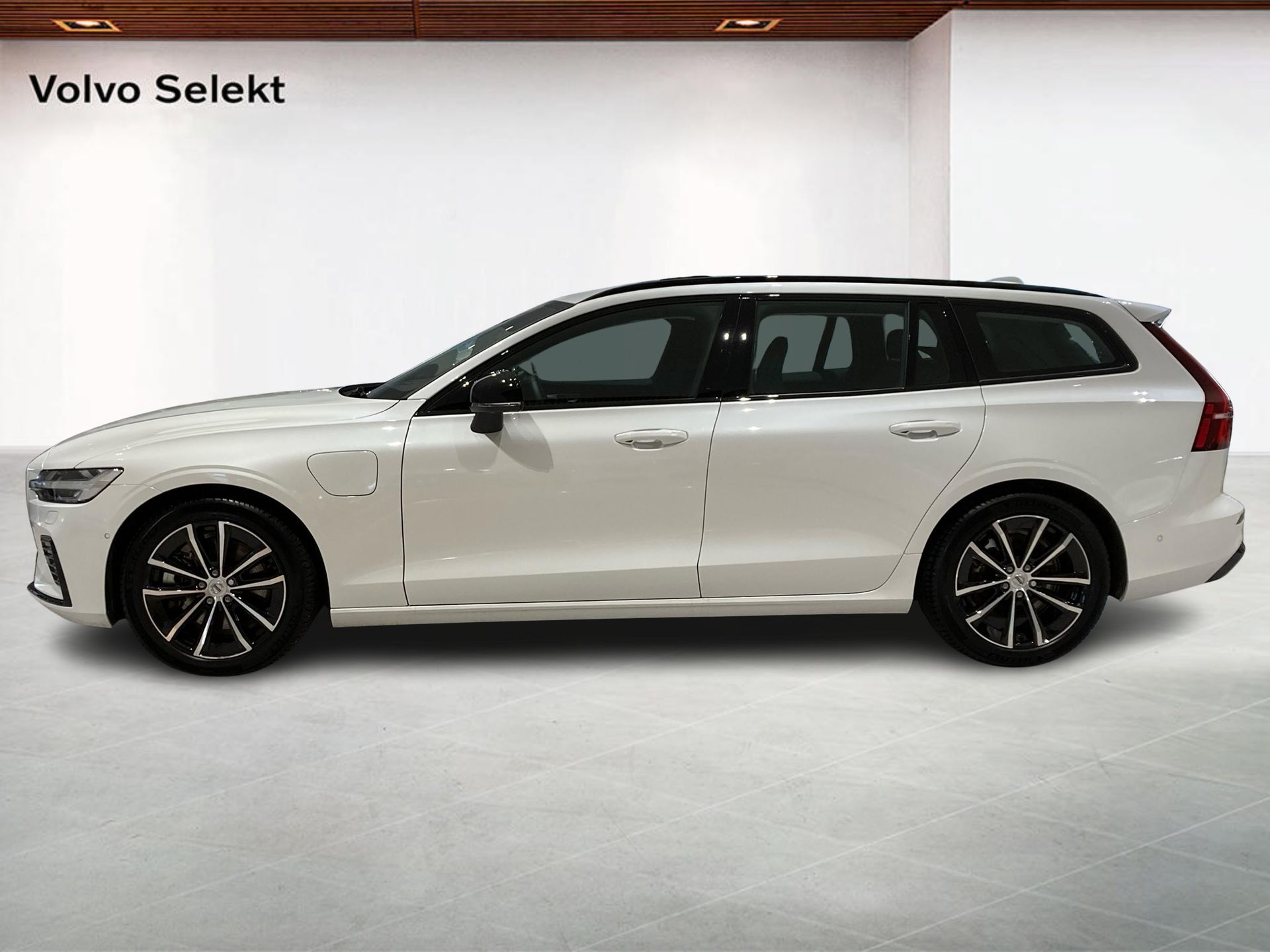 Volvo V60 T6 Plus Dark Nordic Edition 2026, bild 3/10