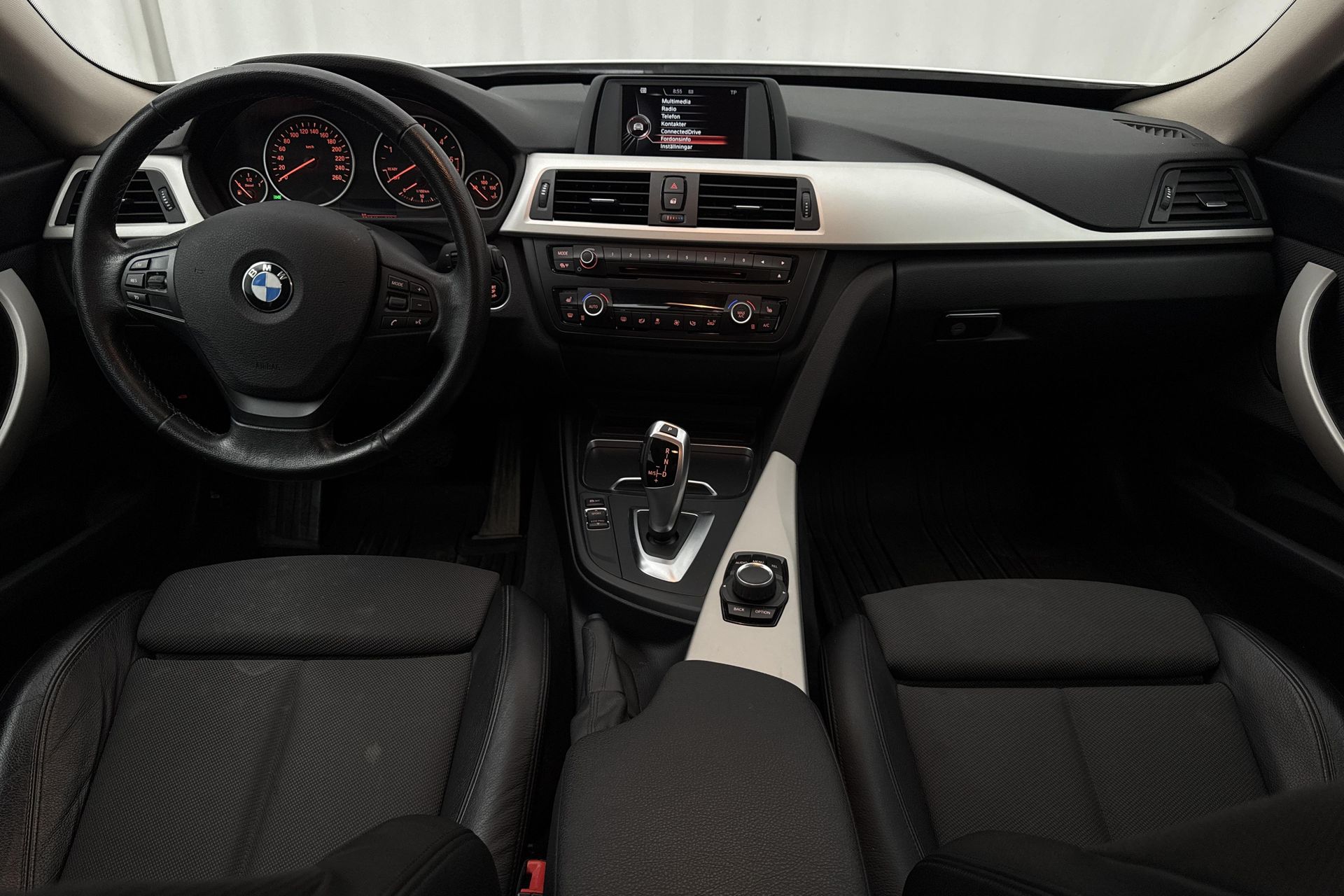 BMW 320d 2016, photo 7/10
