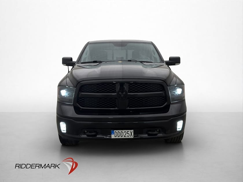 Bild 5 av RAM 1500 Crew Cab Dodge Classic Night 5.7 Drag Alpine Taklucka Moms