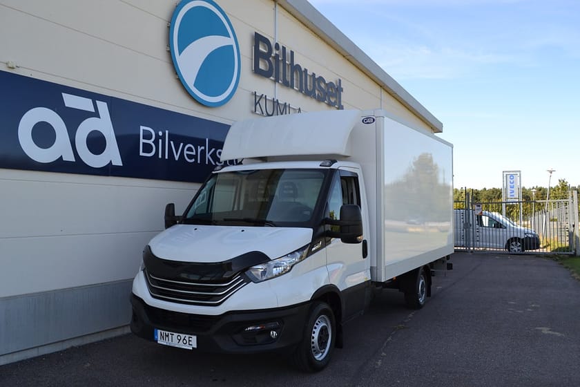 Bild 1 av Iveco Daily 35-140 Chassi Cab 2.3 JTD 136hk Automat EU6 Backkamera V-Hjul 18m3 Skåp