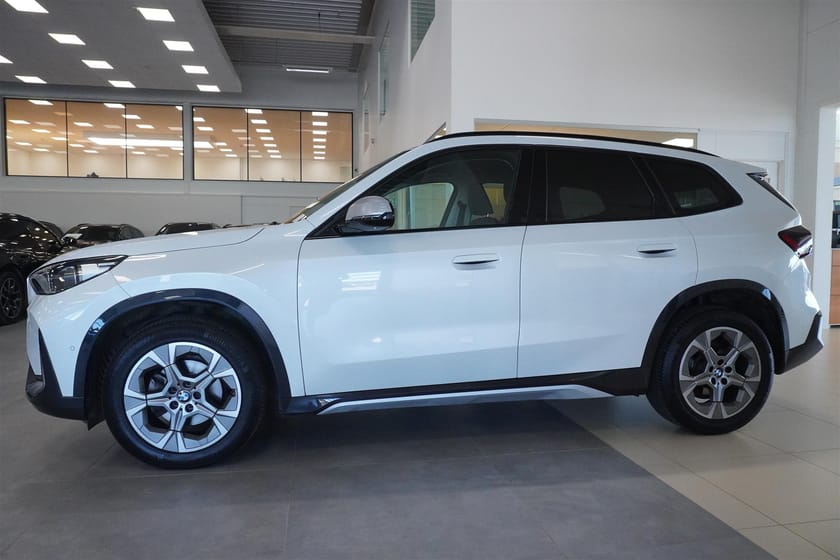 Bild 3 av BMW X1 sDrive18i xLine Premium Drag Park Assist Tonade