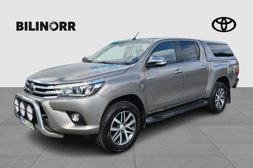 Bild 1 av Toyota Hilux Dubbelhytt D-CAB 2,4D AUTO 4WD PREMIUM SKINNKLÄDSEL