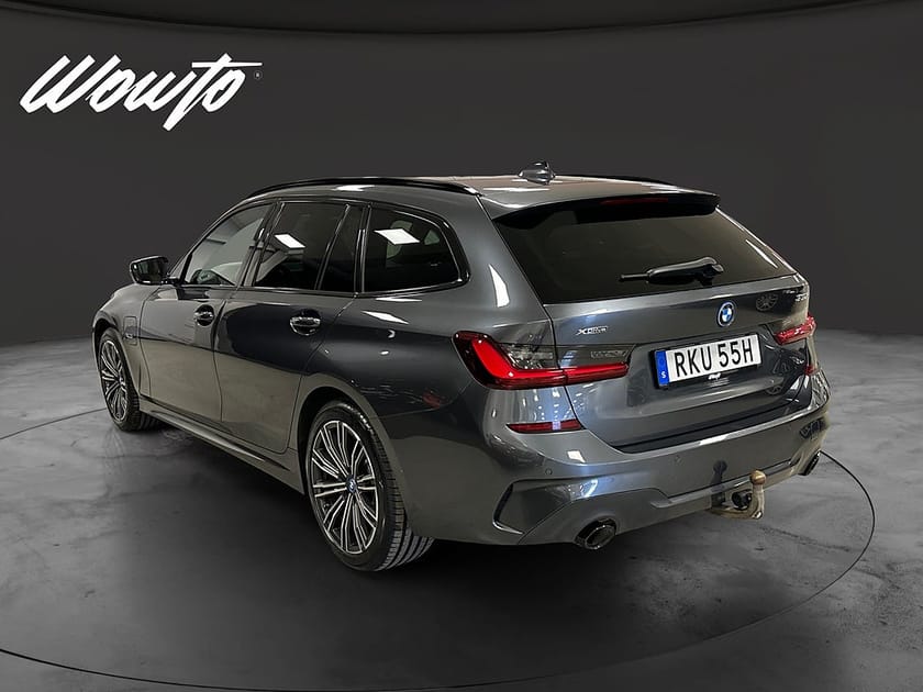 Bild 5 av BMW 330e xDrive Touring 330 M-Sport / Dragkrok / Cockpit