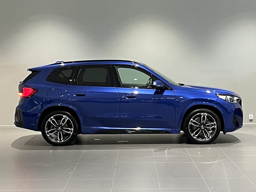 Bild 3 av BMW iX1 xDrive30 M Sport Drag HUD H/K Elstol minne Adpt Farth