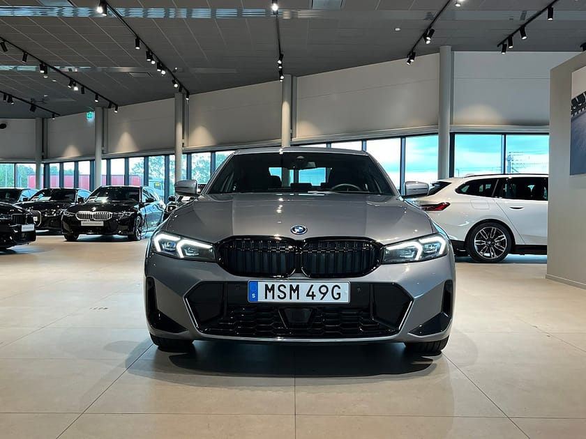 Bild 2 av BMW 330e xDrive Sedan M Sport Pro Rattvärme H/K Drag