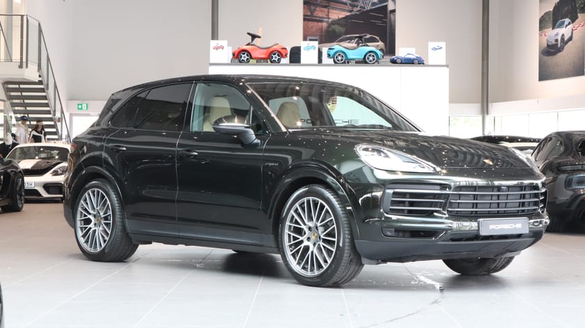 Bild 1 av Porsche Cayenne E-Hybrid PTS Dark Olive