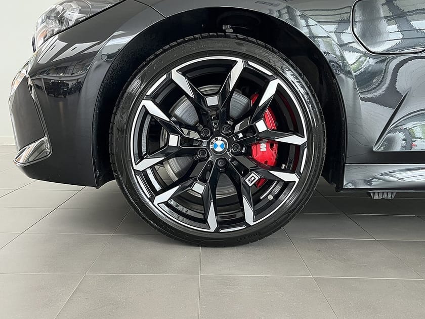 Bild 4 av BMW 330e xDrive Sedan M Sport Pro H/K Drag Comfort Access