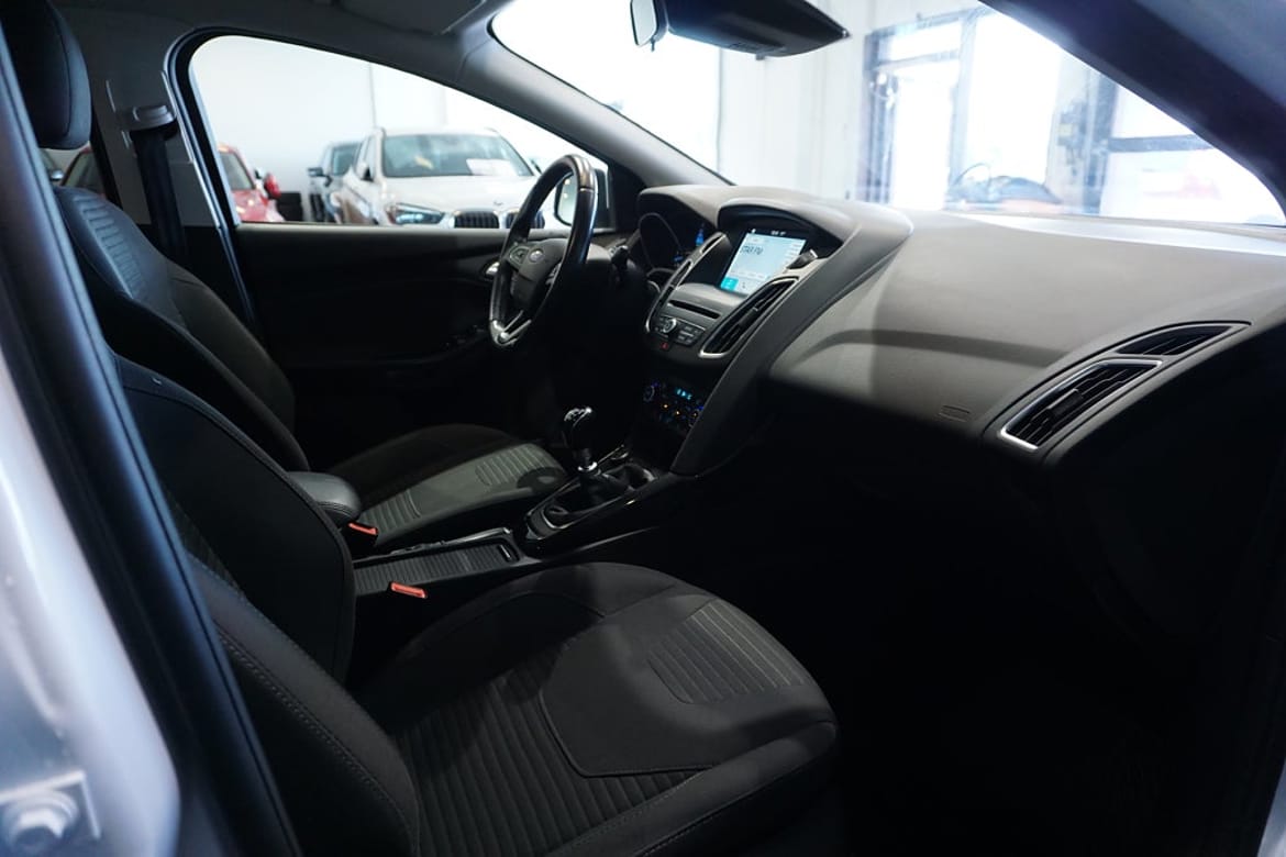 Ford Focus 2018 - miniatyr 13
