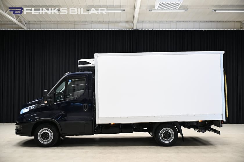 Bild 2 av Iveco Daily 35-140 Chassi Cab 136HK Automat|Volymskåp|Bakgavellyft|Kylbil|Lågmil|Moms