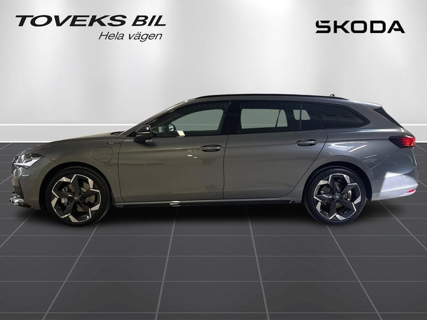 Bild 4 av Škoda Superb iV Kombi COMBI SPORTLINE 1,5 TSI 204 HK 6 VXL DSG