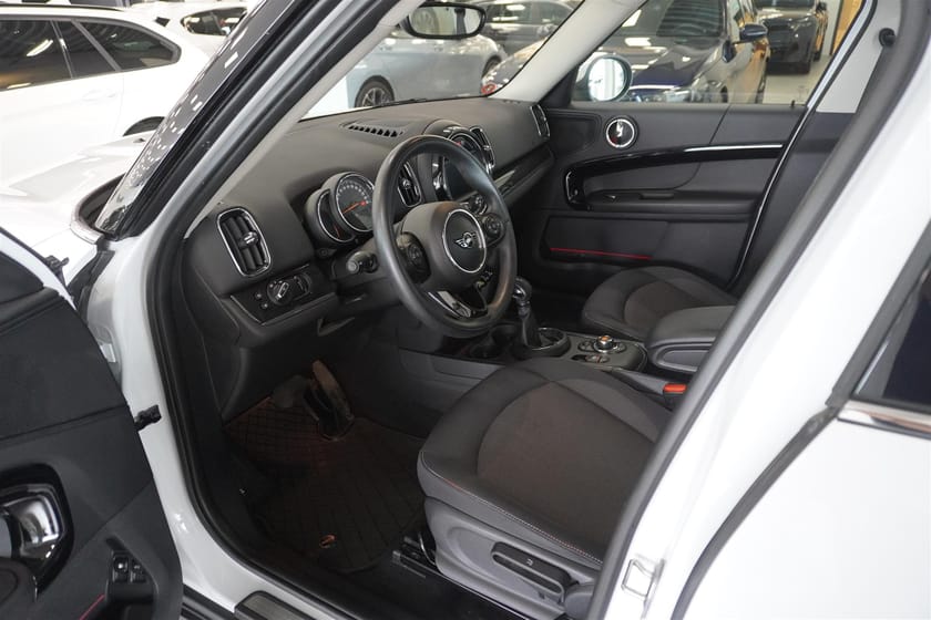 Bild 2 av MINI Countryman Cooper SE ALL4 S E Experiencepkt Backkamera Comfortöppning 18 Tum Pair Spoke Navigation
