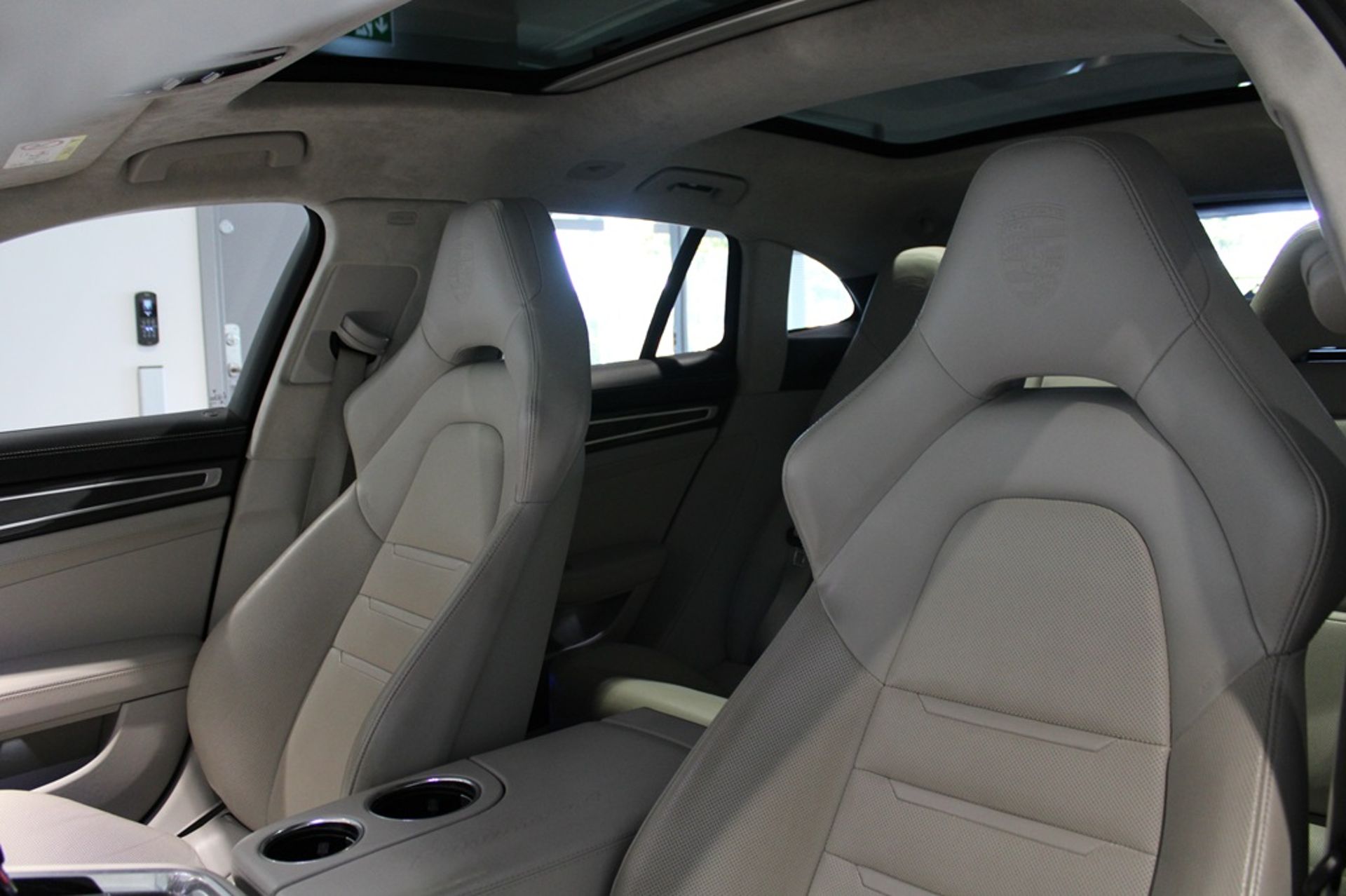 Porsche Panamera 2018, kuva 7/10