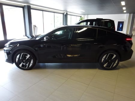 Peugeot 408 Hybrid 145