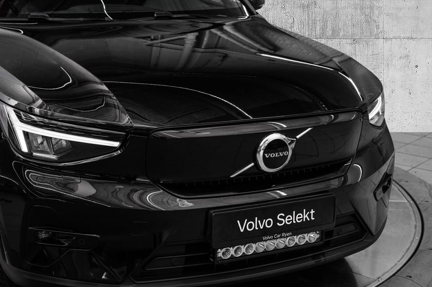 Bilde 2 av Volvo XC40 Recharge Twin motor El. Plus 408Hk. Hengerfeste og LED-Bar