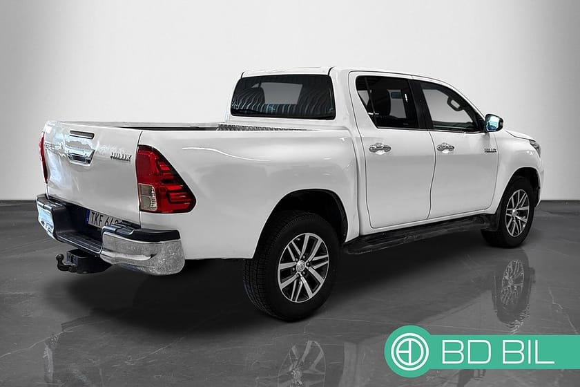 Bild 4 av Toyota Hilux Dubbelhytt 2,4  AWD M-VÄRMARE BACKKAMERA DRAG HELSKINN
