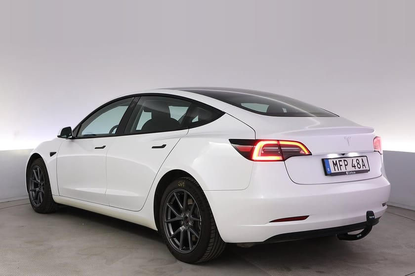 Bild 4 av Tesla Model 3 Standard Range Refresh AP Pano Drag V-hjul