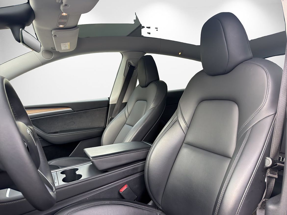 Tesla Model Y Long Range AWD, bild 13 av 18