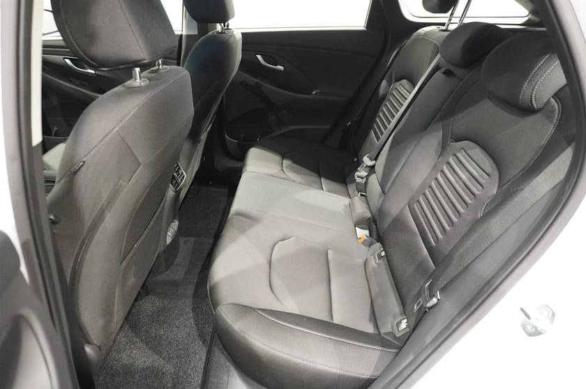 Bild 5 av Hyundai i30 Kombi 1.0 T-GDi Essential Aut Kamera LED Rattvärme