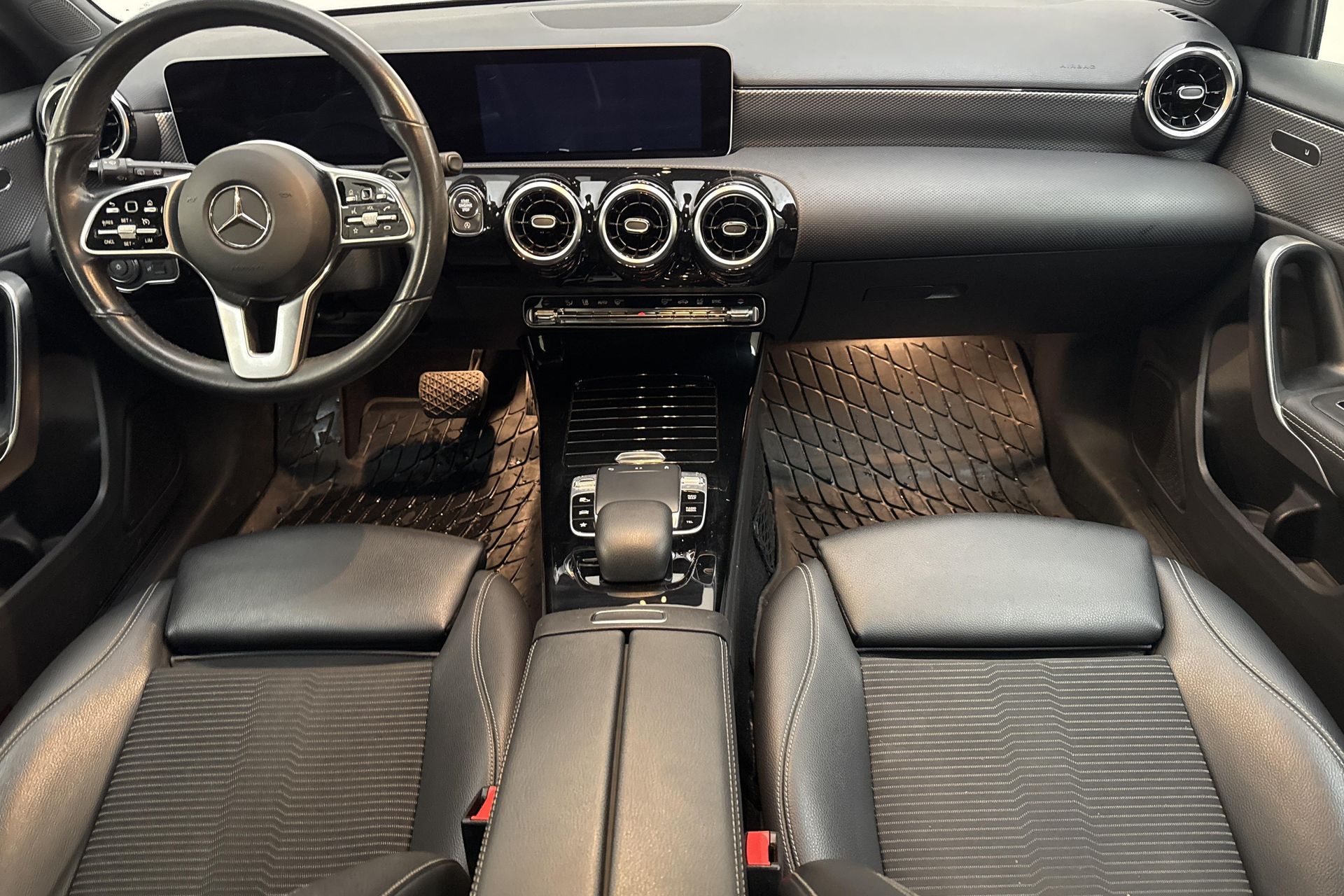 Mercedes-Benz A 180 2020, photo 7/10