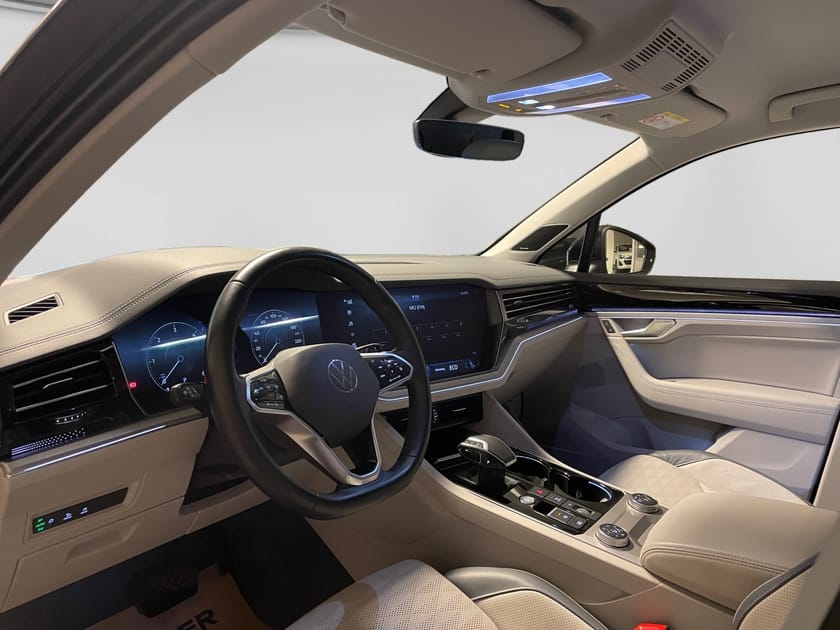 Bild 4 av Volkswagen Touareg TDI 4-m Dsg / Dynaudio / Head uo / Luftfjädring /